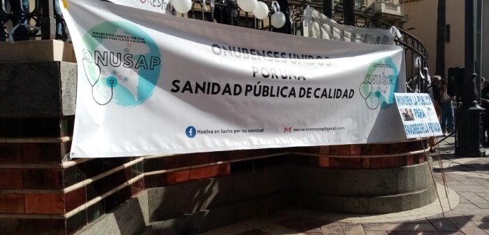 Concentración en Huelva en favor de la sanidad pública
