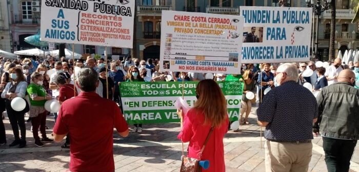 Concentración en Huelva en favor de la sanidad pública