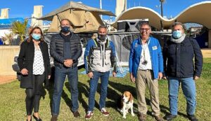 Las autoridades con el presidente del Club isleno