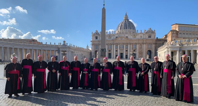 El Papa con obispos entre ellos el de Huelva2