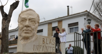 Busto de Blas Infante en Cartaya por el 28-F (1)