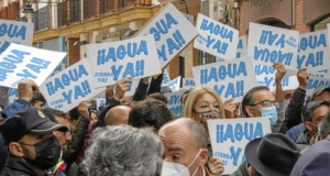 Concentración de agricultores ante la Subdelegación del Gobierno en Huelva (6)