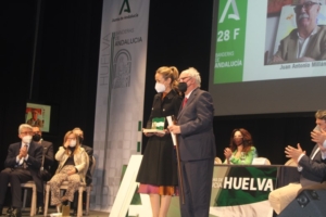 Huelva entrega sus Banderas de Andalucía por el 28-F