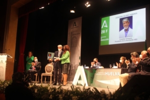 Huelva entrega sus Banderas de Andalucía por el 28-F