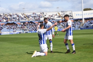 Juan Delgado, Juanito y Juanjo Mateo celebrando el gol. (Tenor)