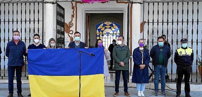 Concentración apoyo a Ucrania en Moguer (1)