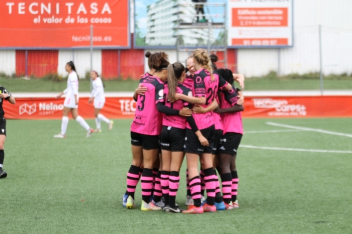 Jugadoras del Sporting Huelva celebrando el gol.