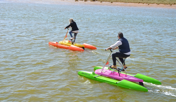 Nuevas bicicletas acuáticas para navegar por la ría del Tinto en San Juan