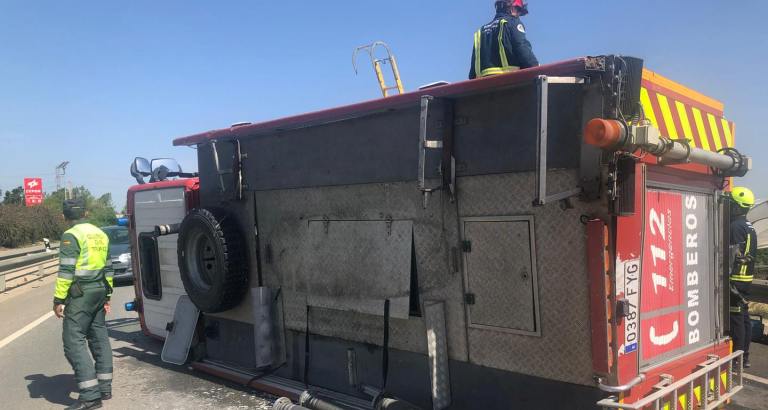 herido bombero Huelva volcar camión