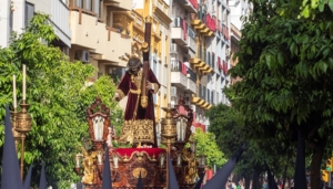 Imágenes de la Hermandad de la Redención en Huelva vía crucis