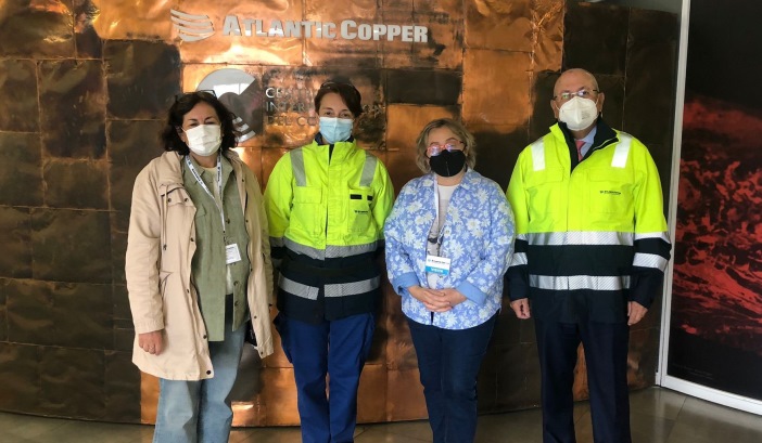 Atlantic Copper dona material de laboratorio al Sagrado Corazón y la UHU