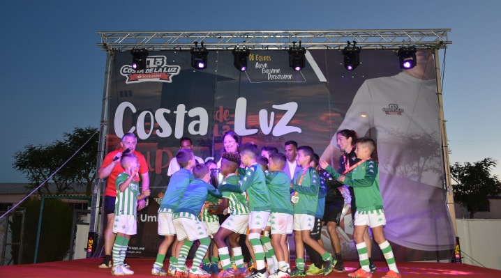 El Betis, por partida doble, y el Barça ganan el Costa de la Luz CUP Santander 