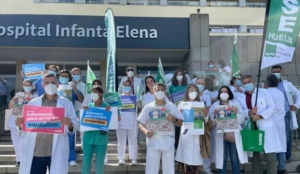 Enfermeros de Huelva reclaman "respeto y dignidad" en su día