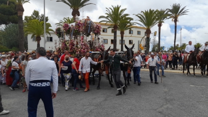 La Hermandad de Emigrantes inicia el camino al Rocío