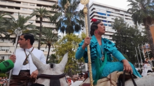 Multitudinaria salida de la Hermandad de Huelva camino del Rocío