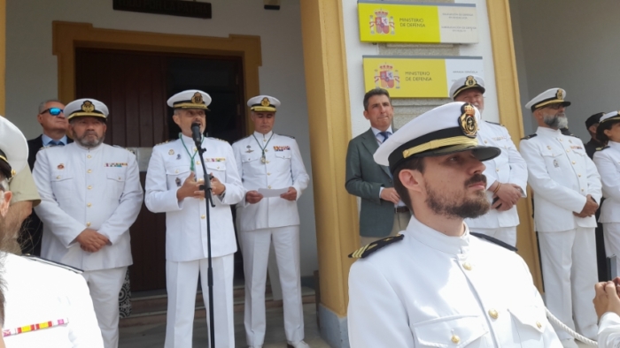 Multitudinaria salida de la Hermandad de Huelva camino del Rocío