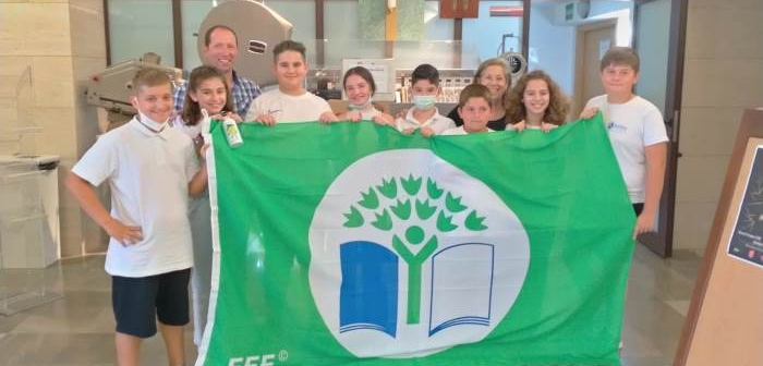 Tres colegios onubenses reciben la 'Bandera Verde' por su compromiso ambiental