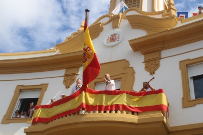 Multitudinaria salida de la Hermandad de Huelva camino del Rocío