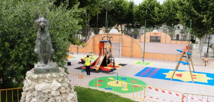 El nuevo parque infantil de la plaza del Lince de Palos estará listo en los próximos días