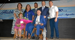 punta umbria homenajea marinero mayor edad