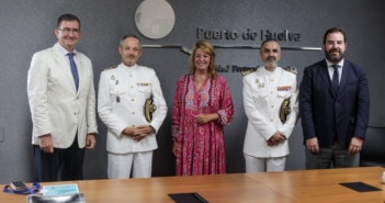 La presidenta del Puerto de Huelva recibe al nuevo comandante naval