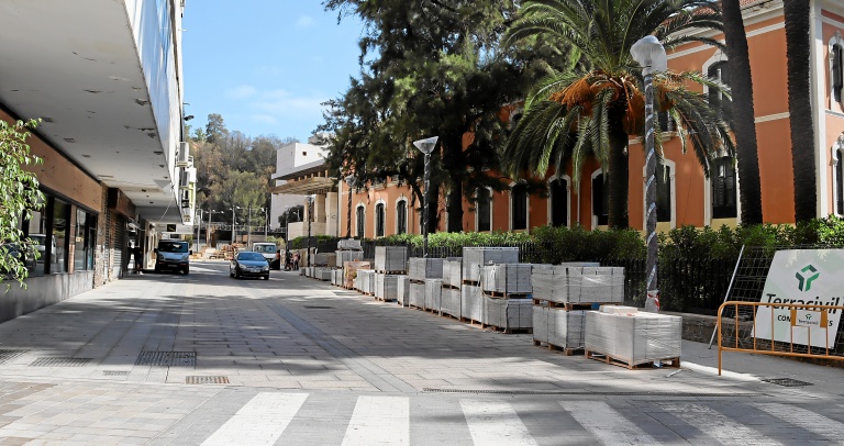 lunes-abre-trafico-calle-padre-marchena