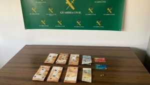 Roba tarjetas de crédito y saca más de 5.800 euros en Almonte