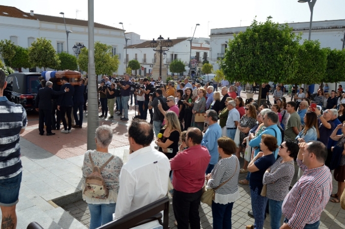 Los restos de Jesús Quintero ya descansan en el cementerio de San Juan