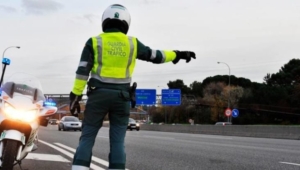 'Cazado' conduciendo drogado, sin carné y a gran velocidad por la A-49