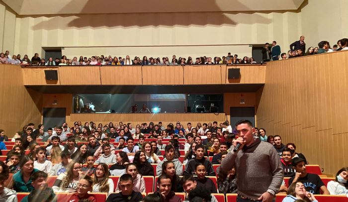 Influencers rurales acercan su mundo a medio millar de estudiantes de la provincia