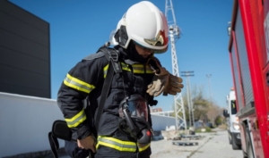 Una anciana afectada por humo en el incendio de un piso en Huelva capital