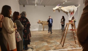Las esculturas de Manuel Garrido convierten en un zoo fantástico la Sala de la Provincia
