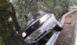 Tres heridos tras sufrir un aparatoso accidente de tráfico en la Sierra