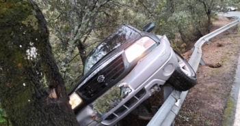 Tres heridos tras sufrir un aparatoso accidente de tráfico en la Sierra