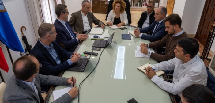 Diputación y Endesa establecen líneas de colaboración que beneficien a los onubenses