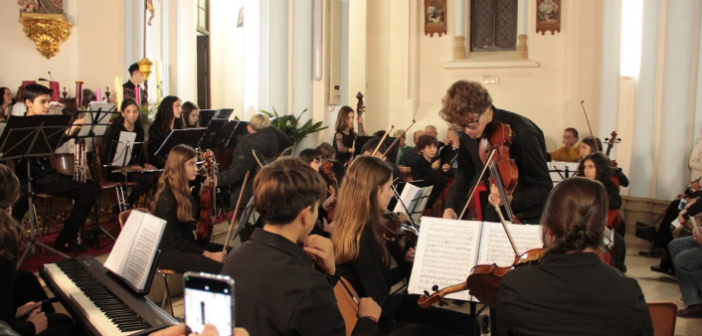 La Orquesta de Cámara de Sevilla llena de música clásica la iglesia de la Milagrosa