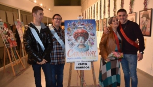 El Ayuntamiento de Punta Umbría dio a conocer anoche el ganador del concurso del cartel anunciador del Carnaval de la Luz 2023.