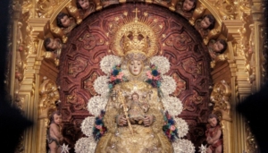 La Virgen del Rocío se viste para la Inmaculada Concepción