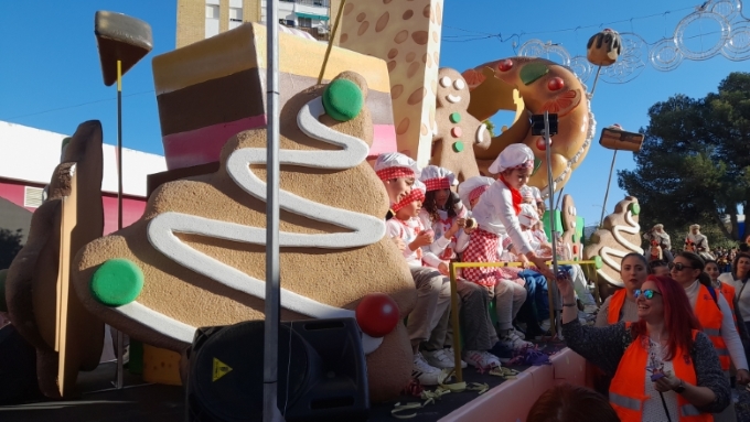La cabalgata de Reyes reparte ilusión en Huelva