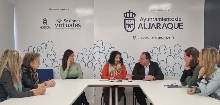 Aljaraque recibe la visita de la responsable del IAM en Huelva