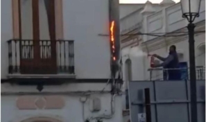 arde-cable-electrico-plaza-iglesia-moguer