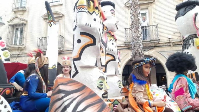 Huelva se viste de Carnaval: La cabalgata, en imágenes