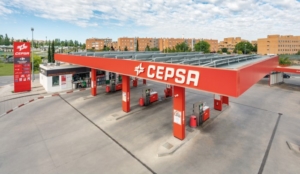 Huelva ya cuenta con cinco gasolineras de Cepsa con paneles solares