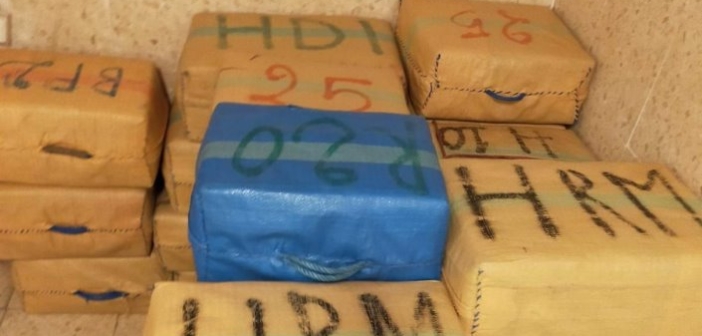 Tres detenidos con 3.500 kilos de hachís en una narcolancha en Isla Canela