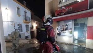 Susto en Lucena del Puerto por el incendio en un supermercado