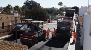 Palos reasfalta las calles Santa María y Obispo Fray Juan Izquierdo