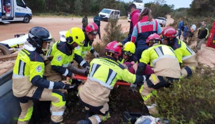 Un herido tras el vuelco de un coche en Moguer