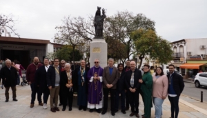 Palos de la Frontera rinde homenaje a la Virgen de Los Milagros con un monumento