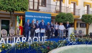 Xanty Elías, Francisco Nieves y Padre Jesús Nazareno reciben las Medallas de la Villa de Aljaraque