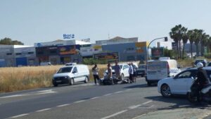 Un motorista de 39 años, herido en un accidente en la carretera entre Huelva y San Juan